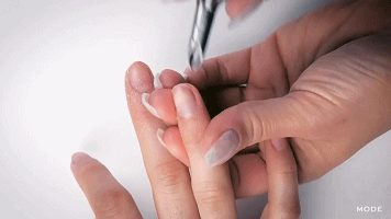 红色系简单美甲，红色美甲就是不二选择