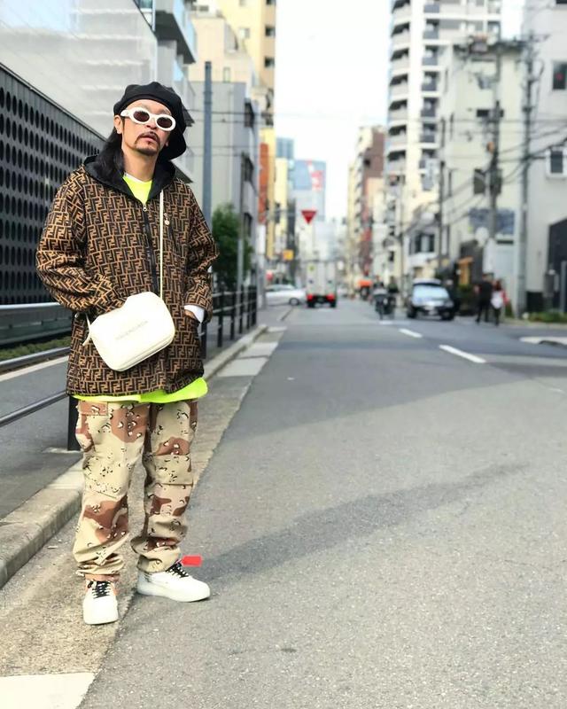 这位老哥告诉你，现在潮鞋男