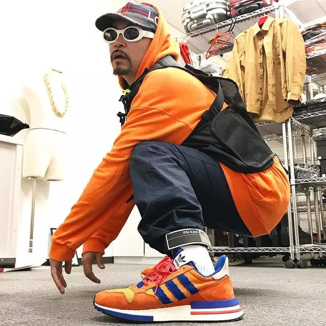 这位老哥告诉你，现在潮鞋男