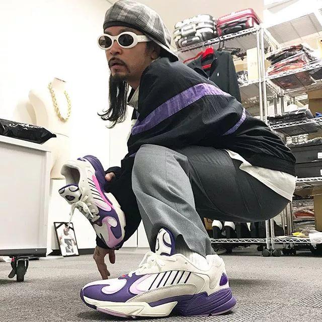 这位老哥告诉你，现在潮鞋男