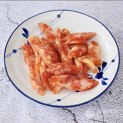 青椒腊肠炒包菜，腊肠炒青椒的做法