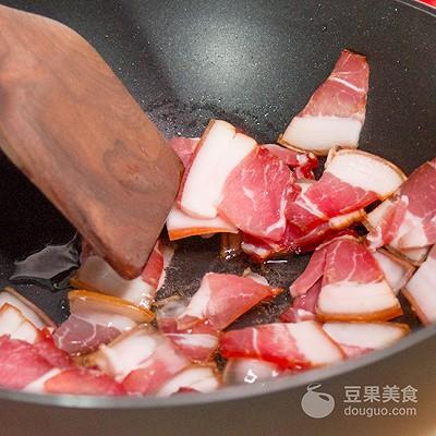 腊肉杂菇煲的做法，杂菇煲做法（腊肉杂菇煲的做法）