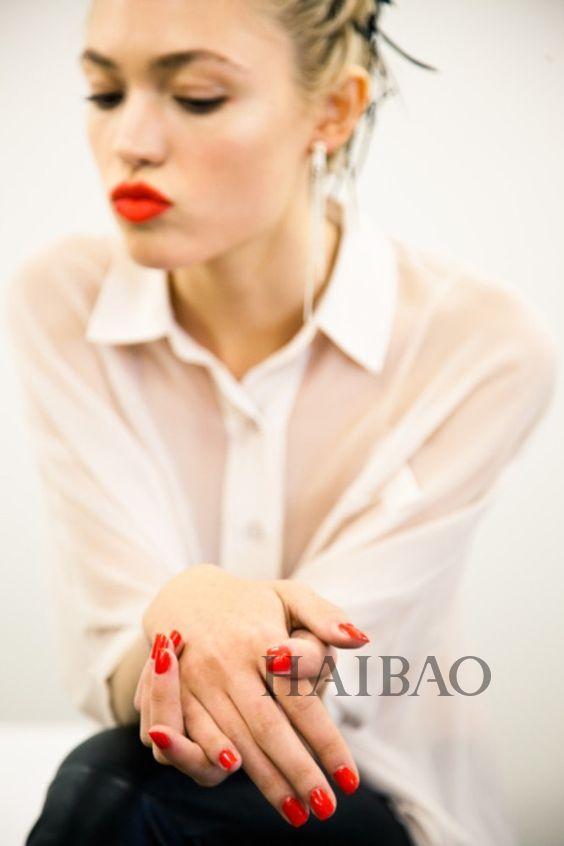 红色系简单美甲，红色美甲就是不二选择