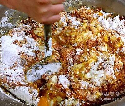 四喜丸子食材准备，家庭自作 四喜丸子
