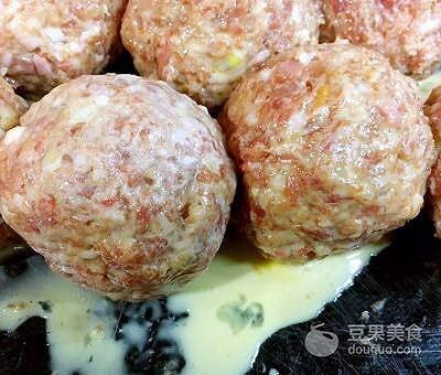 四喜丸子食材准备，家庭自作 四喜丸子