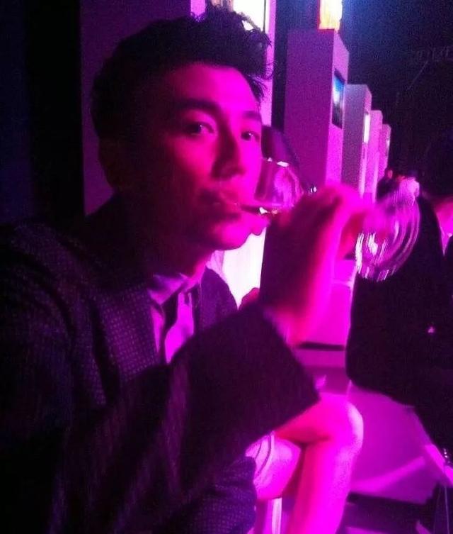 雷佳音居然比一米八的沈腾还要高，多少人被雷佳音六年前的帅照惊艳