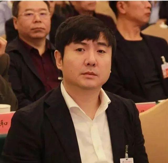 雷佳音居然比一米八的沈腾还要高，多少人被雷佳音六年前的帅照惊艳