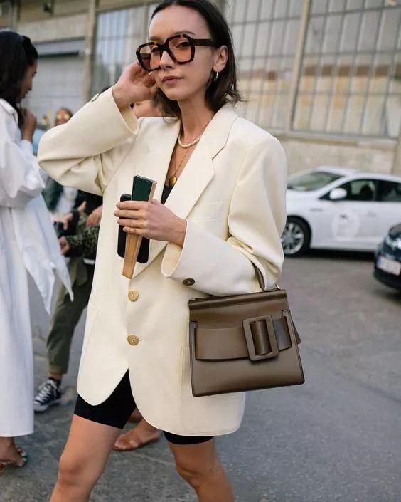 时髦显腿长西装原来可以这么穿，今年最Slay的硬核单品