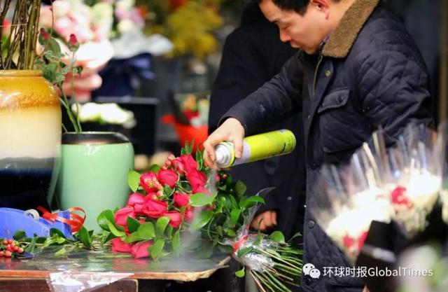 情人节要送什么礼物明天情人节怕啥？单身汪们，咱戳进来“云收花”！