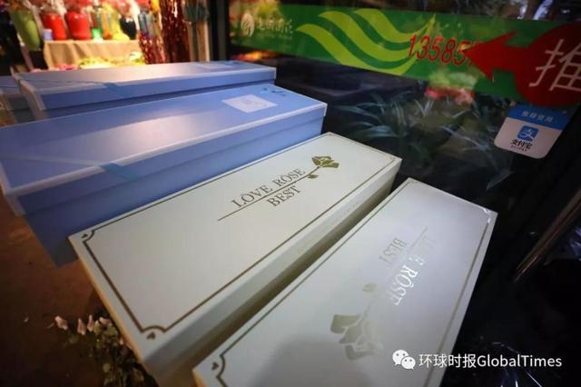 情人节要送什么礼物明天情人节怕啥？单身汪们，咱戳进来“云收花”！