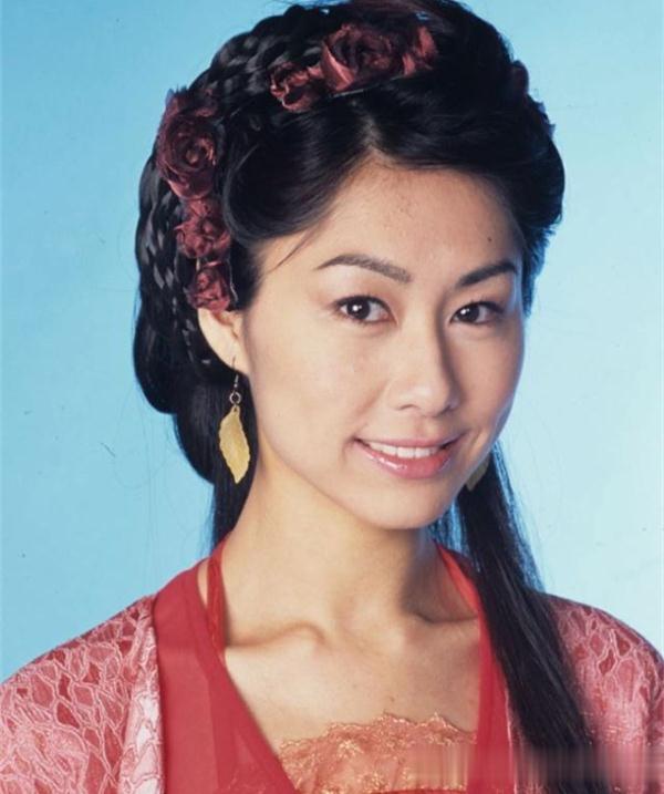 胡定欣巾帼枭雄花絮，胡定欣单身6年：别说结婚