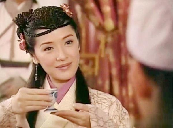 胡定欣巾帼枭雄花絮，胡定欣单身6年：别说结婚