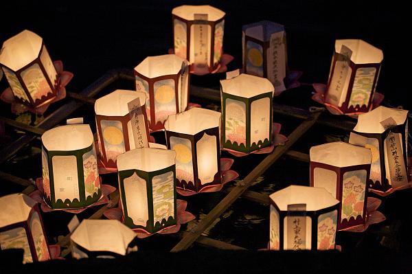 元宵节灯笼怎么做，如何做元宵节灯笼简单又漂亮（简单易做的元宵节灯笼赶紧做一个）