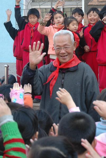 雷锋的故事主人公简介，写雷锋第一人陈广生