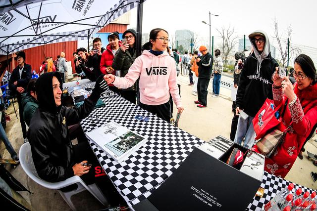 百丽旗下品牌服装，百丽GAPVFC