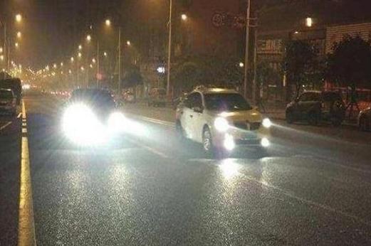 开夜车是什么意思，开夜车注意哪些（见黑停下来”什么意思）