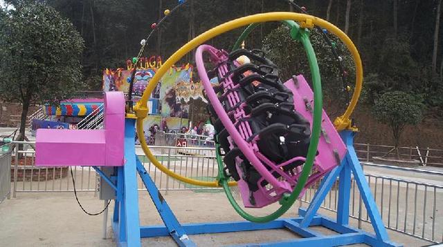 重庆游玩有玻璃桥，重庆首个5D全景玻璃桥景区下月开园