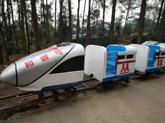 重庆游玩有玻璃桥，重庆首个5D全景玻璃桥景区下月开园
