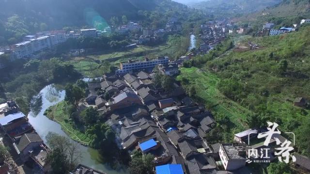 离成都最近的城市，成都附近最近适合出行的地方