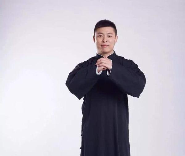 孟鹤堂微博中的张云雷，德云两大帅哥张云雷孟鹤堂同时发文
