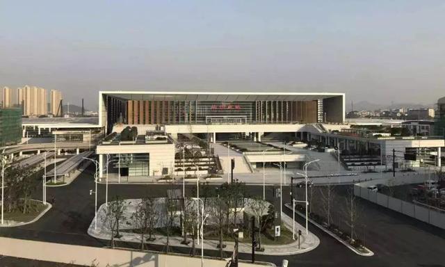 未来的火车怎么画，杭州火车南站最新设计规划（手绘画火车）