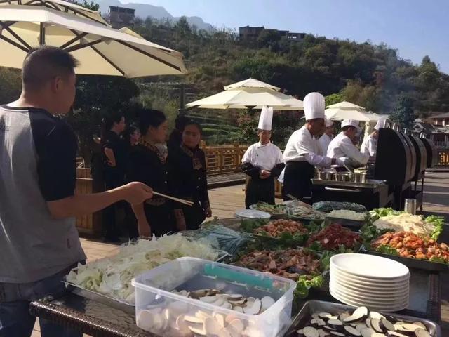 盘州哪里最值得游玩，就去盘州市看群星演唱会