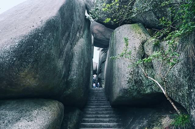 天柱山风景区在哪里，天柱山具体景点在哪里（理论与实践都要硬）