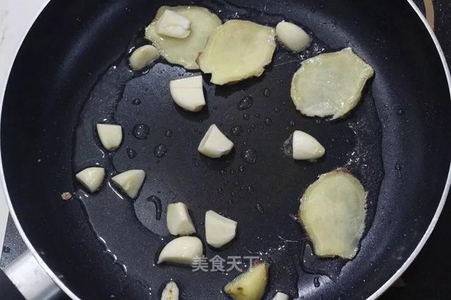 小龙虾怎么做好吃又简单，又简单又好吃的小龙虾做法（虾肉嫩滑麻辣入味）