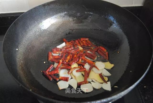 小龙虾怎么做好吃又简单，又简单又好吃的小龙虾做法（虾肉嫩滑麻辣入味）