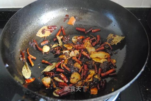 小龙虾怎么做好吃又简单，又简单又好吃的小龙虾做法（虾肉嫩滑麻辣入味）