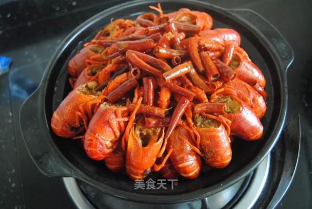 小龙虾怎么做好吃又简单，又简单又好吃的小龙虾做法（虾肉嫩滑麻辣入味）