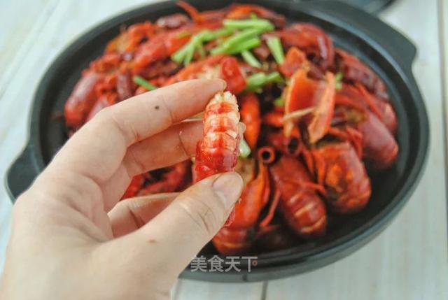 小龙虾怎么做好吃又简单，又简单又好吃的小龙虾做法（虾肉嫩滑麻辣入味）