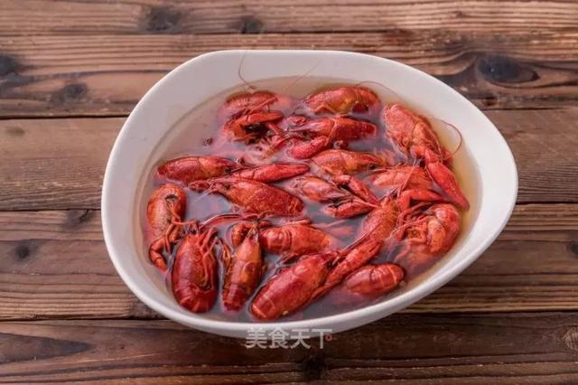 小龙虾怎么做好吃又简单，又简单又好吃的小龙虾做法（虾肉嫩滑麻辣入味）