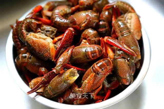 小龙虾怎么做好吃又简单，又简单又好吃的小龙虾做法（虾肉嫩滑麻辣入味）