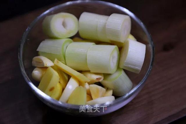 小龙虾怎么做好吃又简单，又简单又好吃的小龙虾做法（虾肉嫩滑麻辣入味）