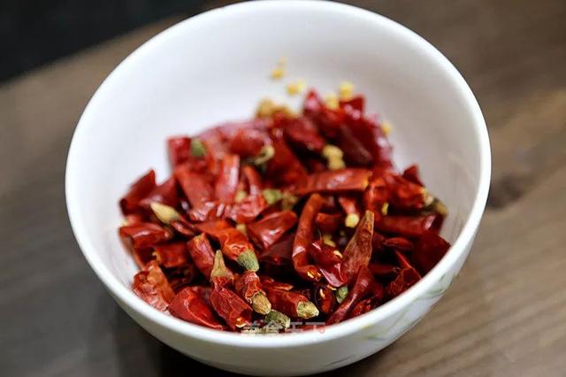 小龙虾怎么做好吃又简单，又简单又好吃的小龙虾做法（虾肉嫩滑麻辣入味）