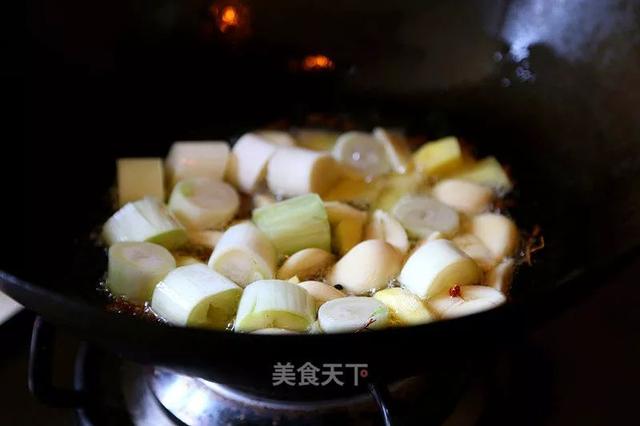 小龙虾怎么做好吃又简单，又简单又好吃的小龙虾做法（虾肉嫩滑麻辣入味）