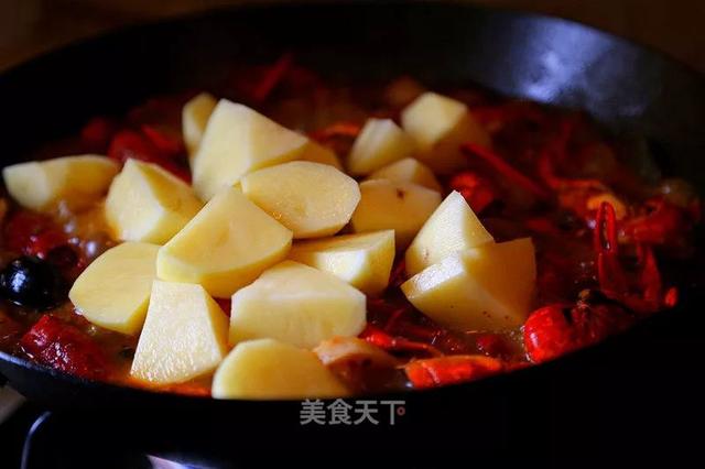 小龙虾怎么做好吃又简单，又简单又好吃的小龙虾做法（虾肉嫩滑麻辣入味）