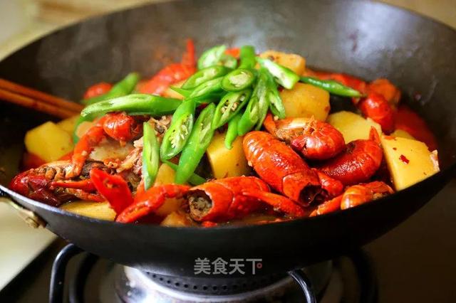 小龙虾怎么做好吃又简单，又简单又好吃的小龙虾做法（虾肉嫩滑麻辣入味）