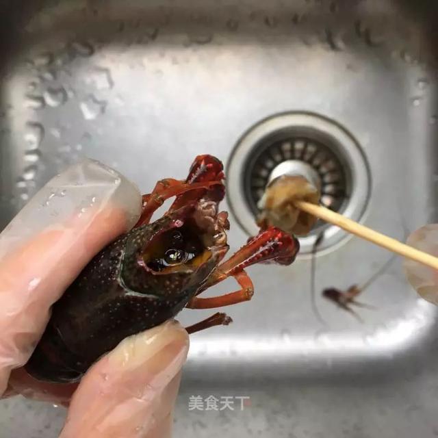 小龙虾怎么做好吃又简单，又简单又好吃的小龙虾做法（虾肉嫩滑麻辣入味）