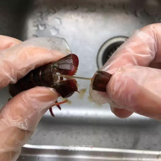 小龙虾怎么做好吃又简单，又简单又好吃的小龙虾做法（虾肉嫩滑麻辣入味）