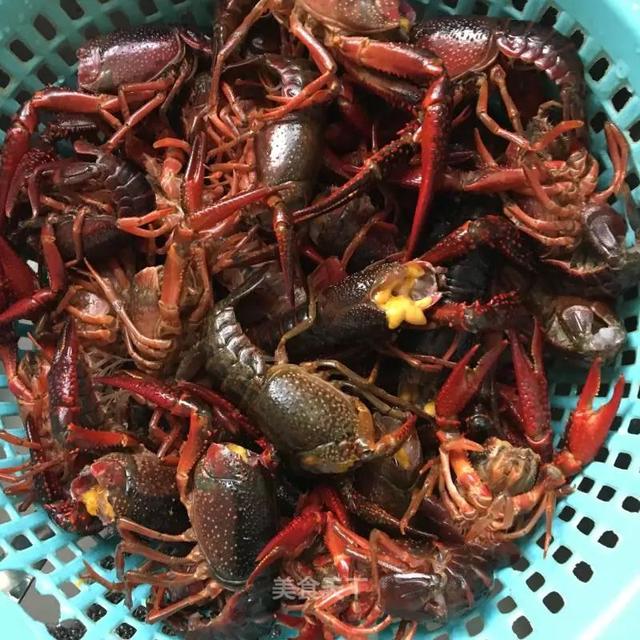 小龙虾怎么做好吃又简单，又简单又好吃的小龙虾做法（虾肉嫩滑麻辣入味）