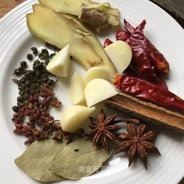 小龙虾怎么做好吃又简单，又简单又好吃的小龙虾做法（虾肉嫩滑麻辣入味）