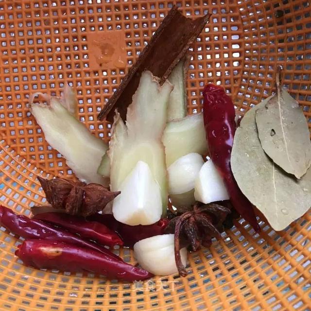 小龙虾怎么做好吃又简单，又简单又好吃的小龙虾做法（虾肉嫩滑麻辣入味）