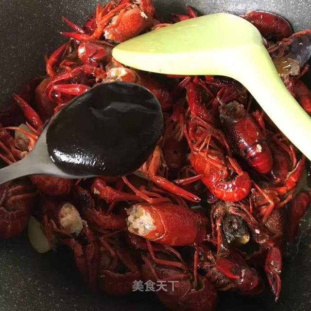 小龙虾怎么做好吃又简单，又简单又好吃的小龙虾做法（虾肉嫩滑麻辣入味）