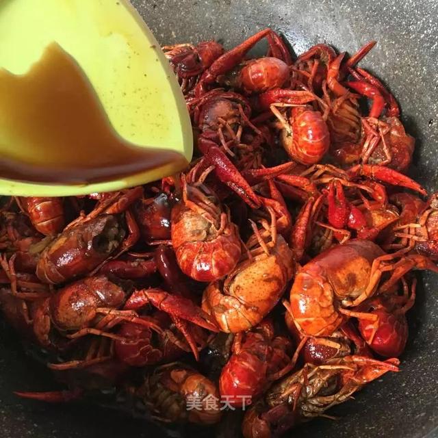 小龙虾怎么做好吃又简单，又简单又好吃的小龙虾做法（虾肉嫩滑麻辣入味）