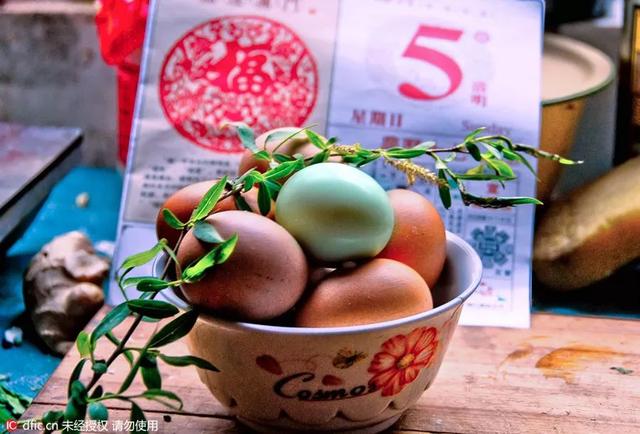 传统美食味浓情更浓用英语怎么说，中华传统美食中英互译