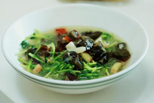 豆苗怎么做好吃，豆苗怎么做才好吃（吃了这么多年的豆苗）