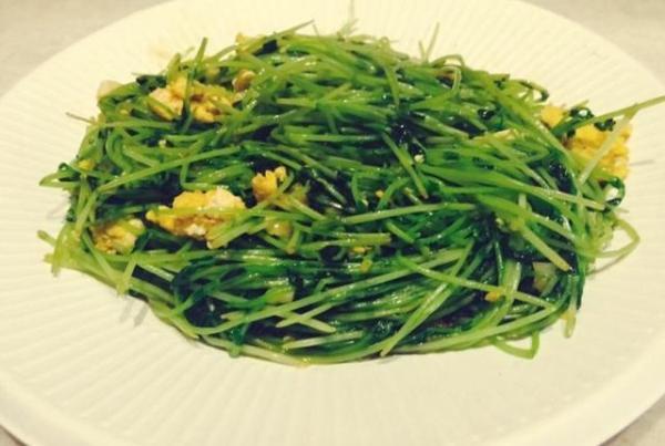 豆苗怎么做好吃，豆苗怎么做才好吃（吃了这么多年的豆苗）