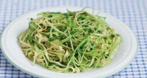 豆苗怎么做好吃，豆苗怎么做才好吃（吃了这么多年的豆苗）